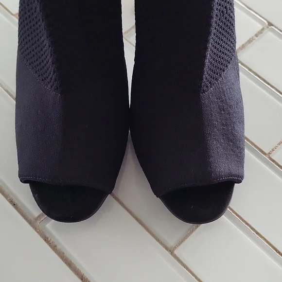 Open toe booties - Picture 3 of 6